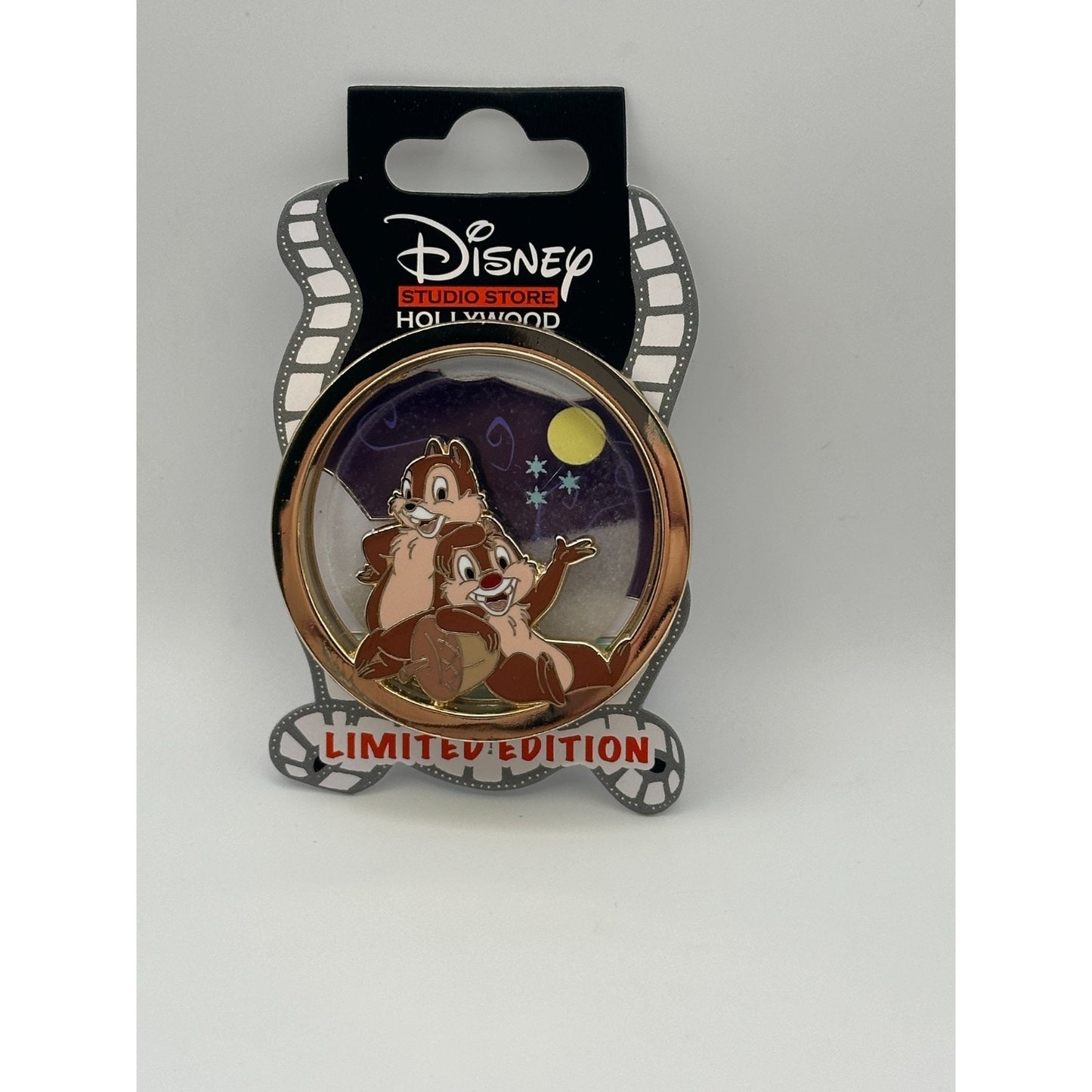Chip & Dale - DSSH Winter Series Pin - LE 400 In Hand Disney