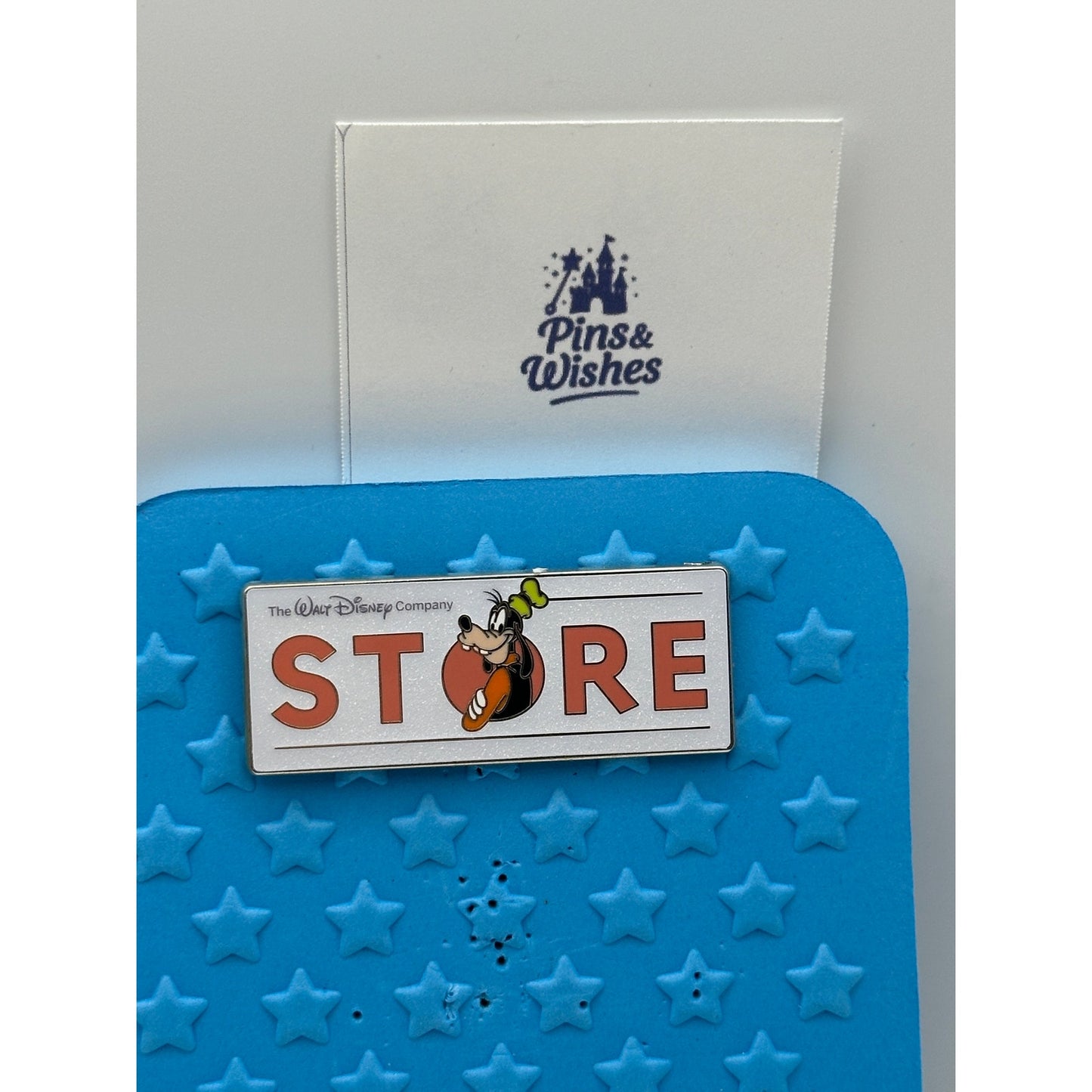 Disney Goofy Pin – Walt Disney Company Store Logo DEC / TWDCS