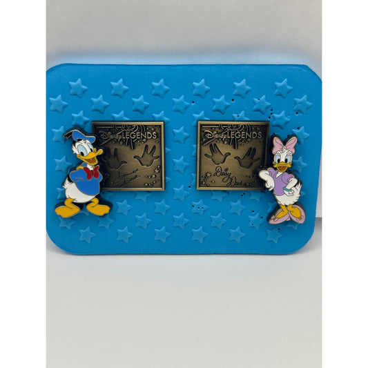 Disney Donald & Daisy Pins – Legends Plaque Pin Series 2 TWDCS / DEC