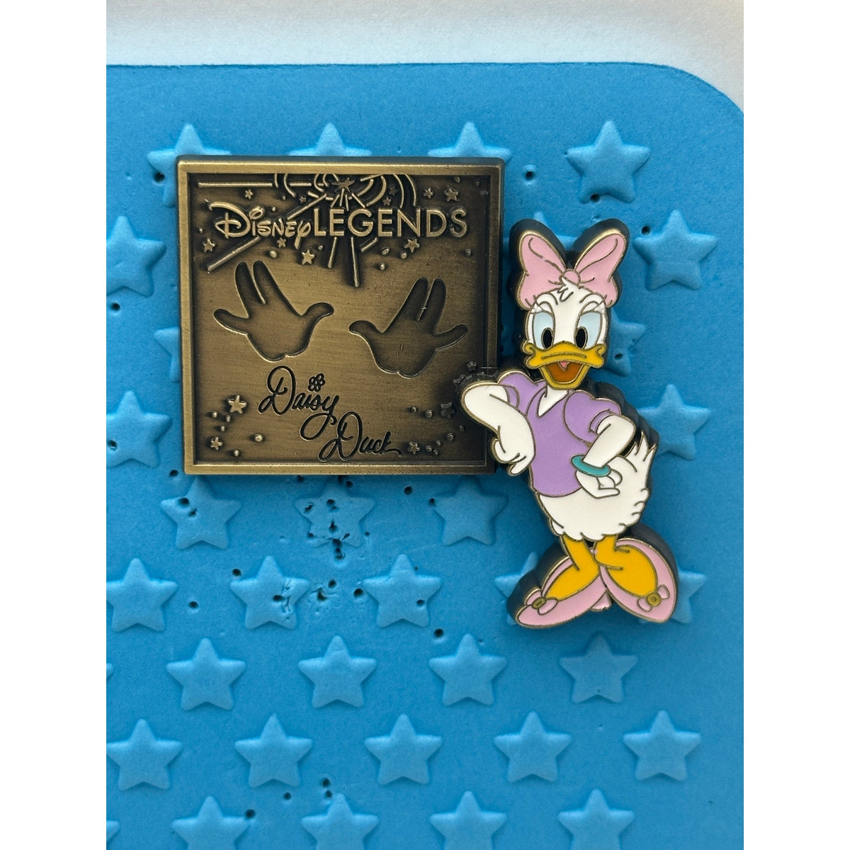 Disney Donald & Daisy Pins – Legends Plaque Pin Series 2 TWDCS / DEC