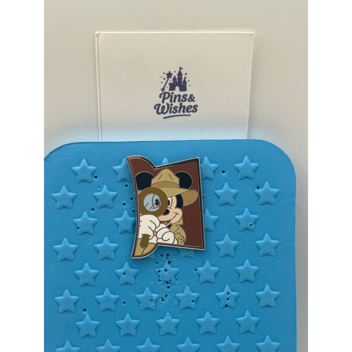 Disney Daring Detectives Mystery Pin - Disneyland DLR - Mickey Mouse