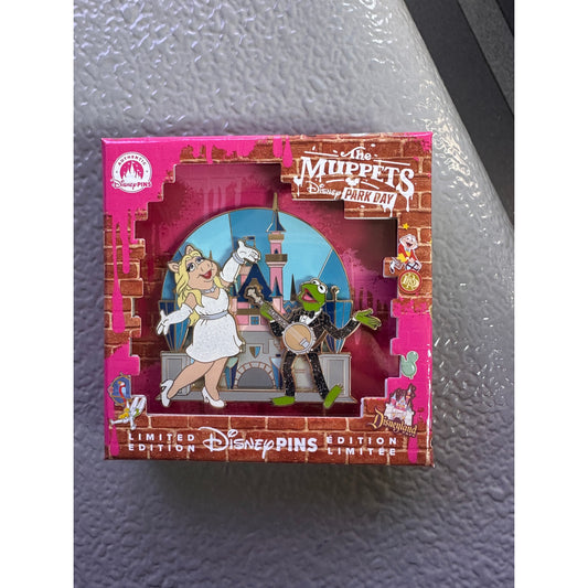 Disneyland The Muppets Disney Park Day Mini Jumbo Pin – LE 1500 Disney parks