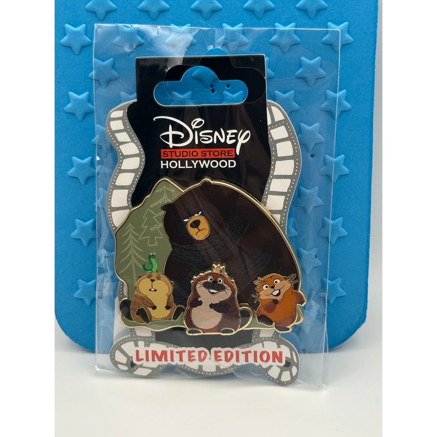 DSSH DSF - Pond Crew Pin Hoppers Disney Studio Store Hollywood LE 300